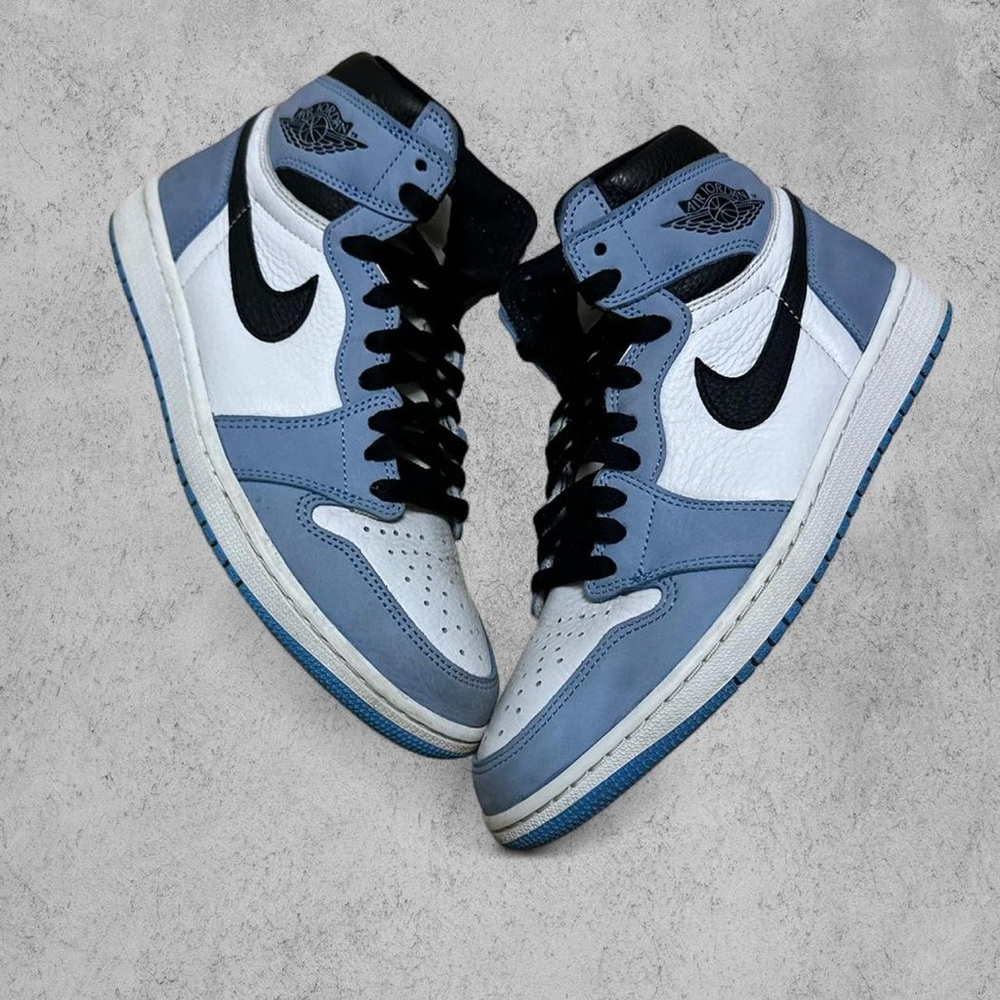 Air Jordan 1 Retro University Blue Size M9.5 W11